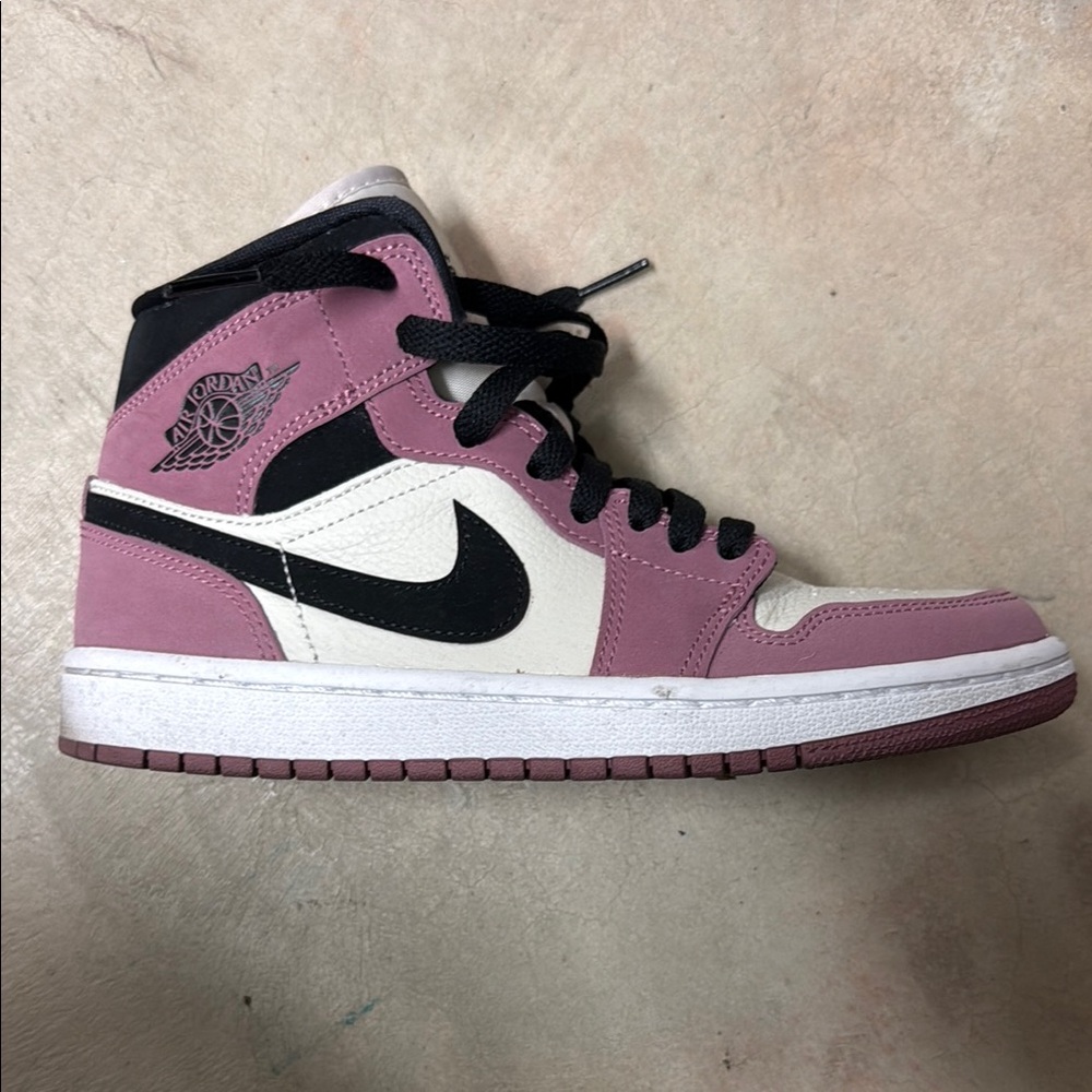 Nike Pink and Black Sneakers High-Top